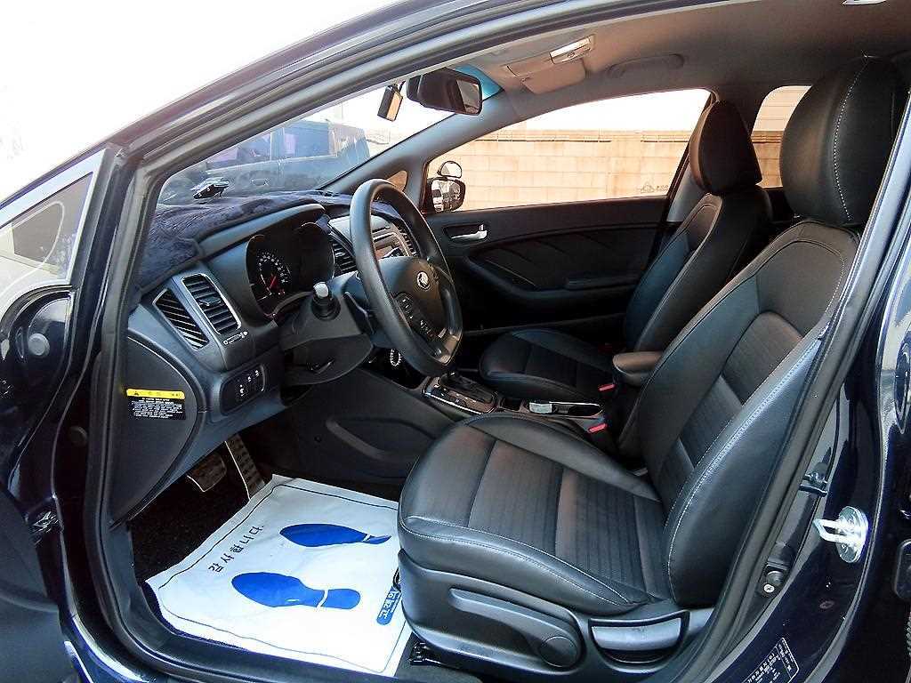 KIA K3 - Vista 5