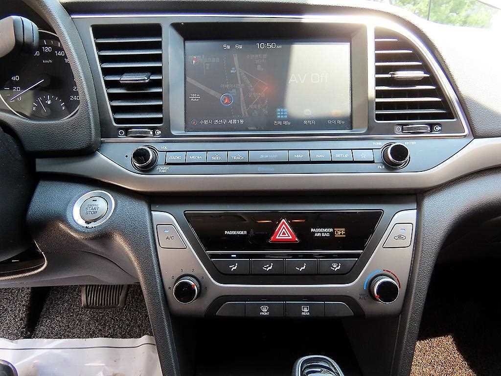 HYUNDAI Avante 2018 Gris - Importación desde Corea - HF Imports Iquique - Foto 13