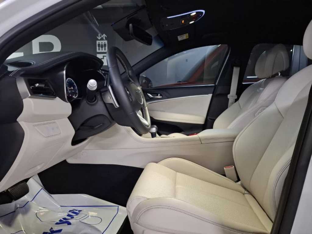 Genesis G70 - Vista 9