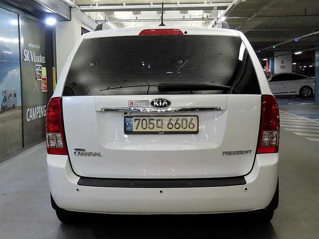KIA Carnival - Vista 5