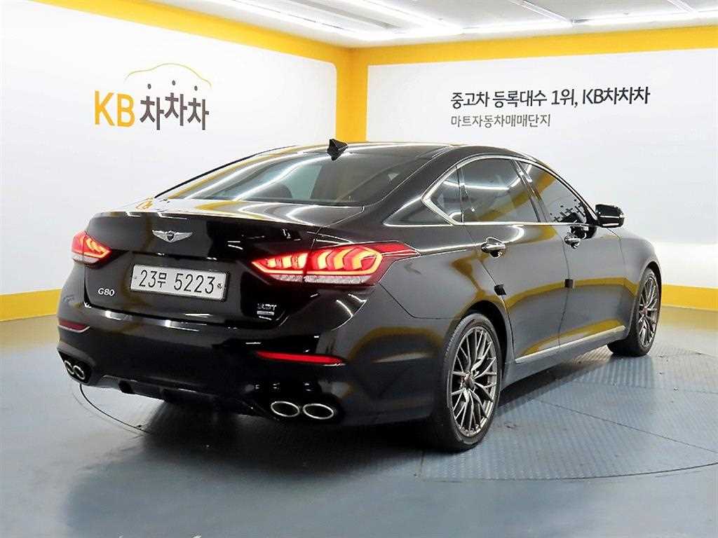 HYUNDAI Genesis - Vista 4