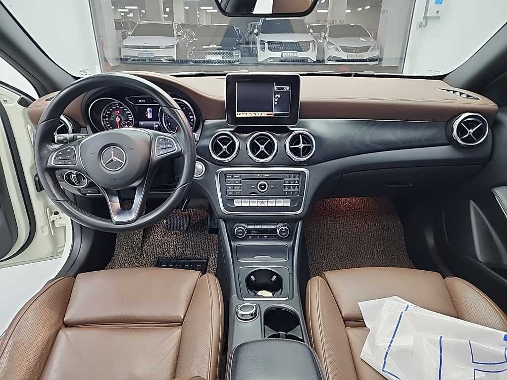 Mercedes Benz GLA Class - Vista 7