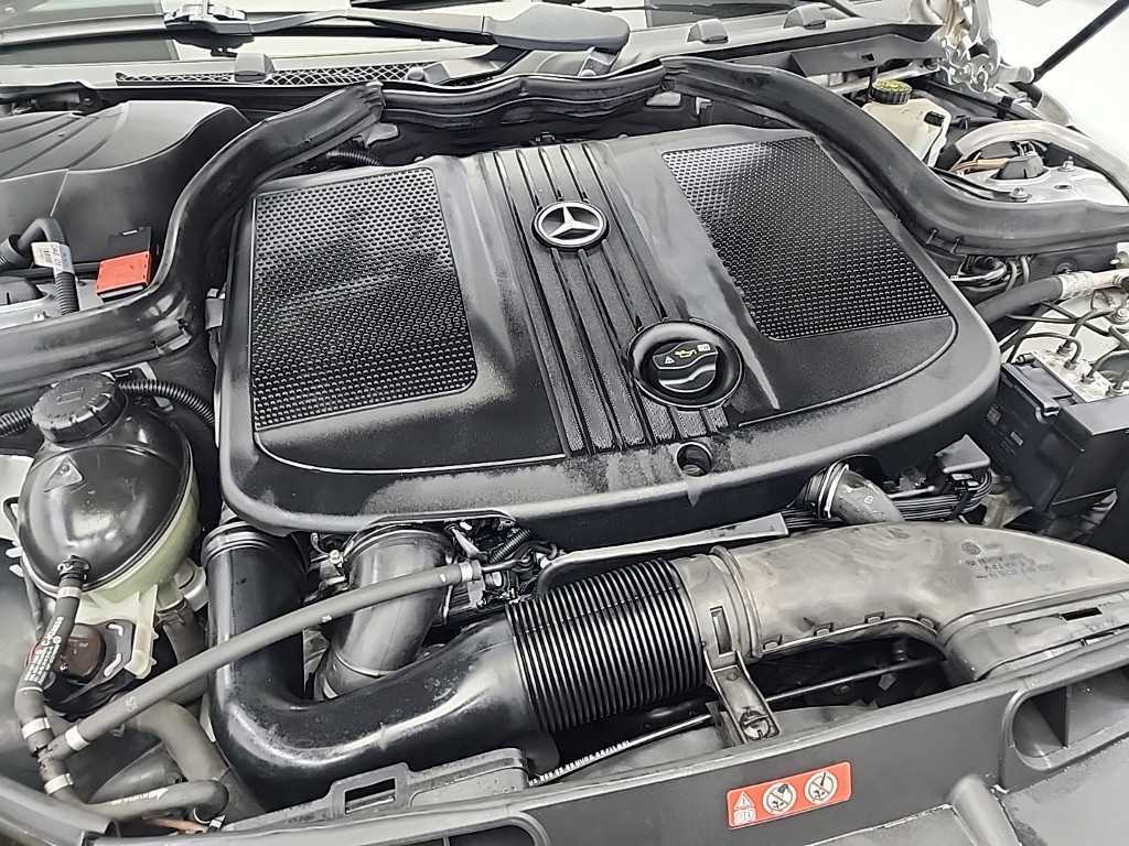 Mercedes Benz C Class - Vista 5