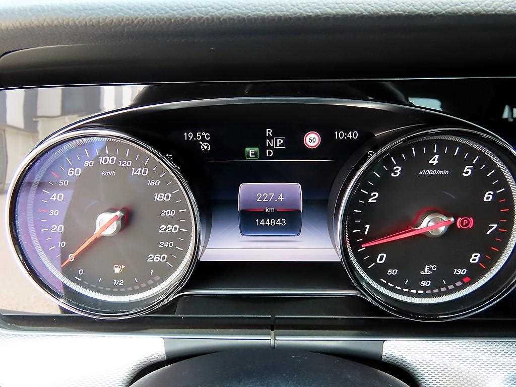 Mercedes Benz E class - Vista 9