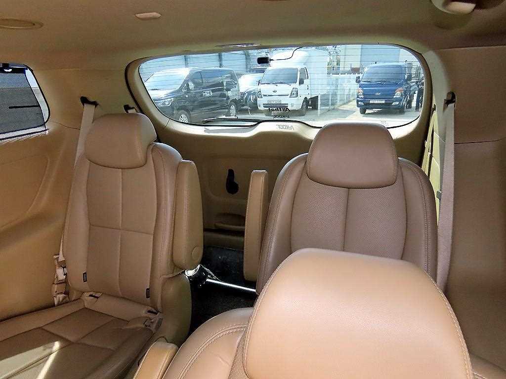 KIA Carnival - Vista 7
