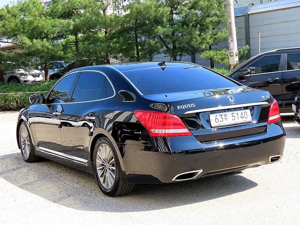 HYUNDAI Equus - Vista 3