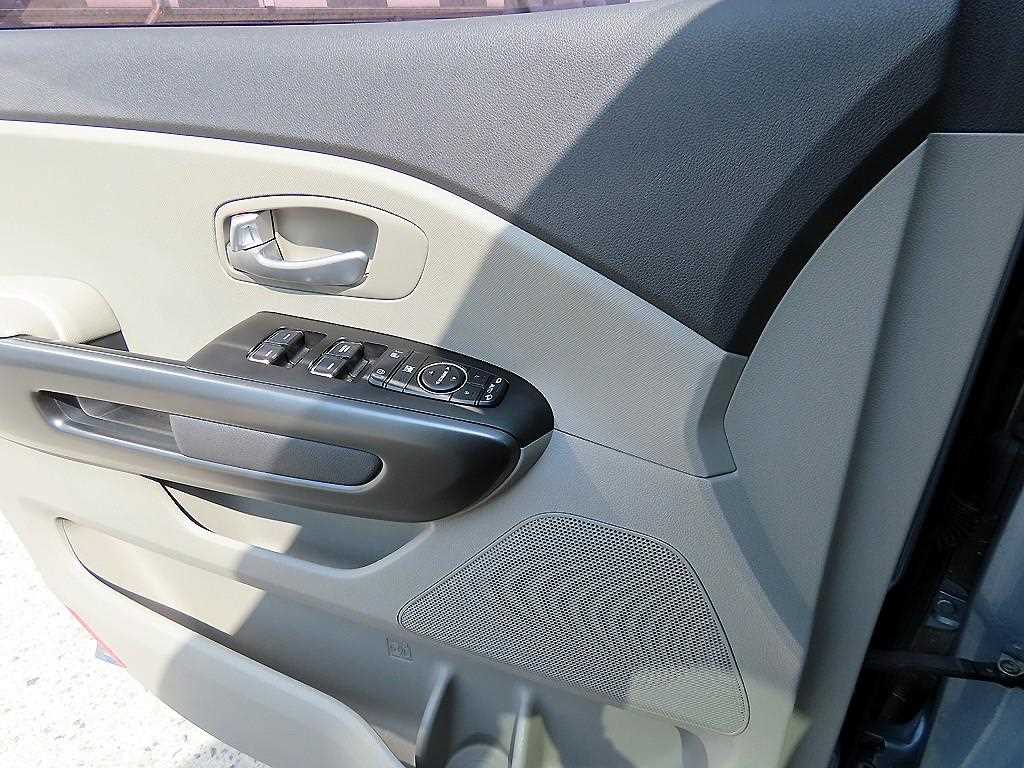 KIA Carnival - Vista 5