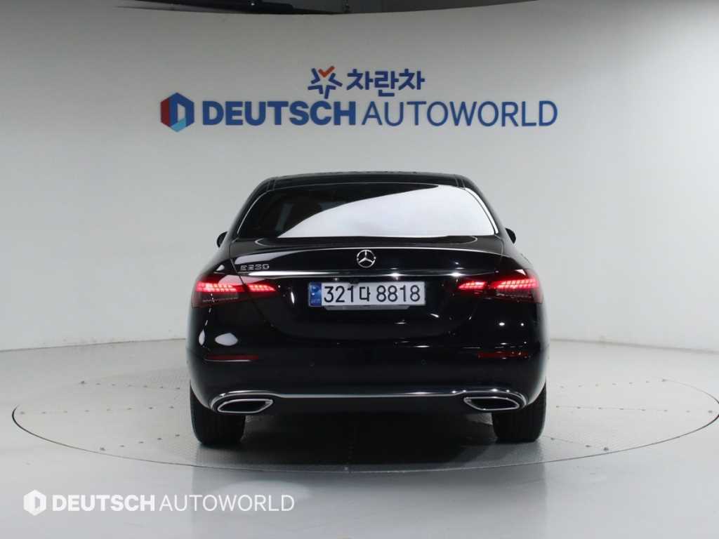 Mercedes Benz E class - Vista 4