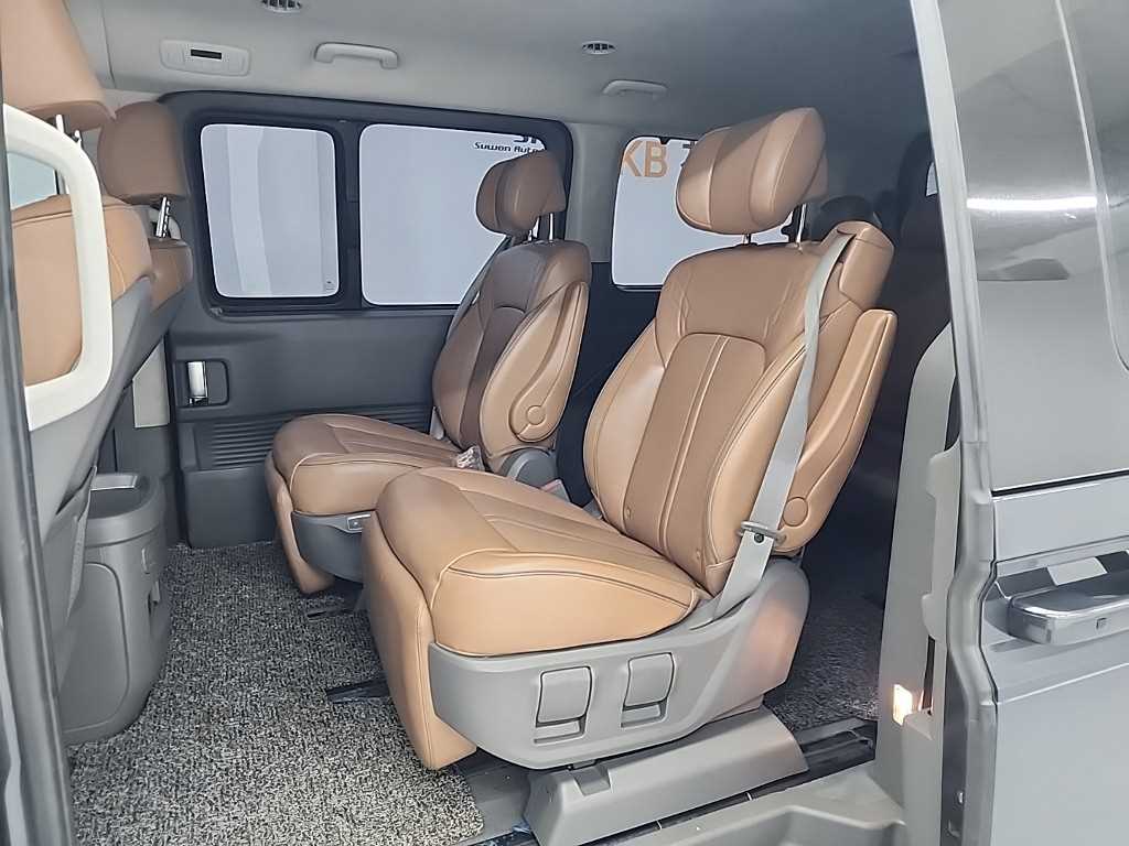HYUNDAI Staria - Vista 12
