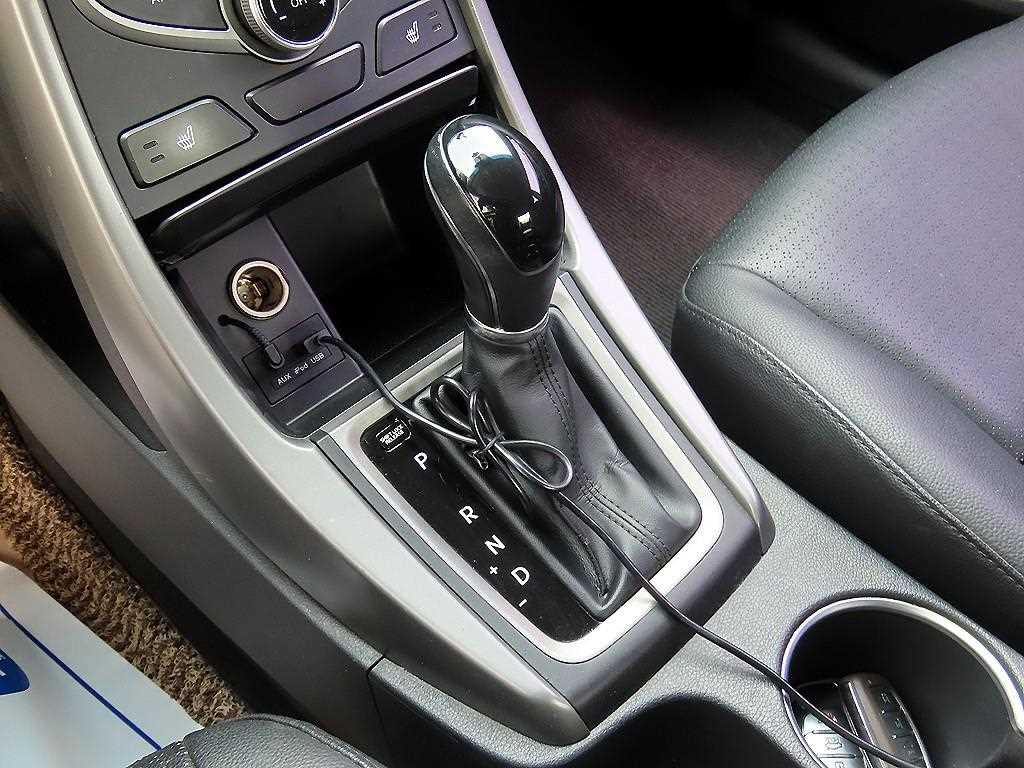 HYUNDAI Avante - Vista 10