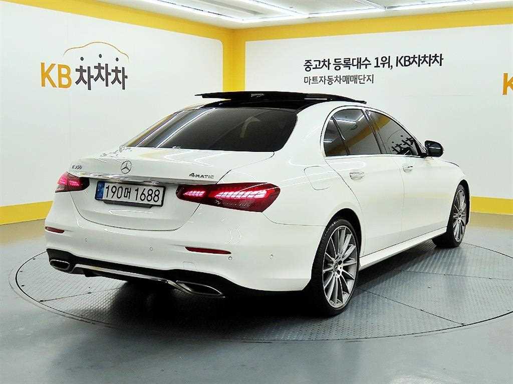 Mercedes Benz E class - Vista 4