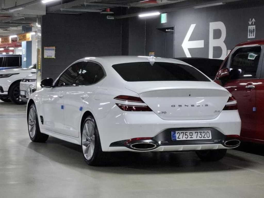Genesis G70 - Vista 2