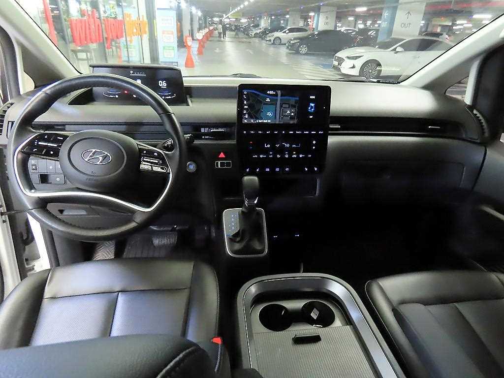 HYUNDAI Staria - Vista 10