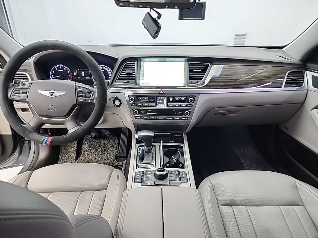 HYUNDAI Genesis - Vista 7
