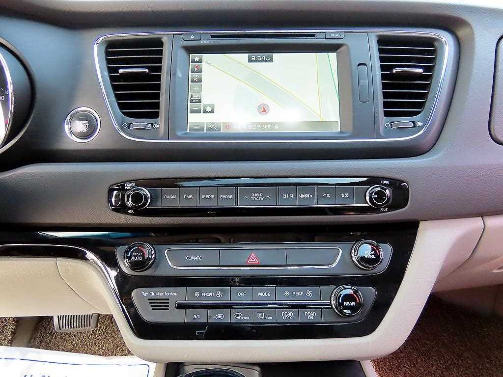 KIA Carnival - Vista 8