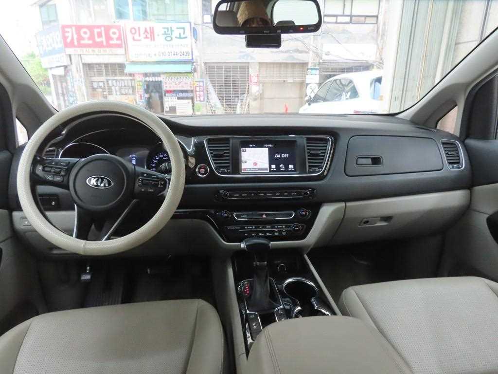 KIA Carnival - Vista 7