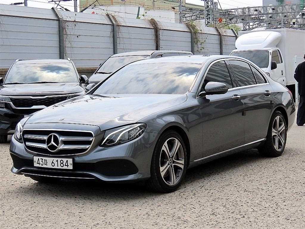 Mercedes Benz E class - Vista 2