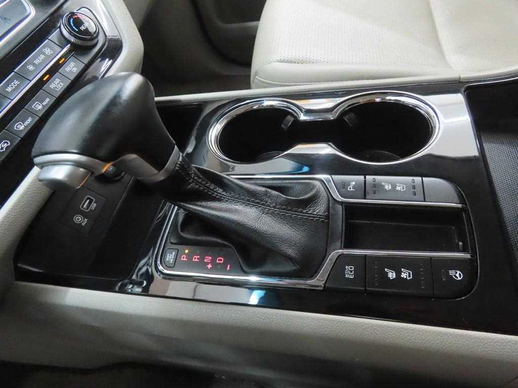 KIA Carnival - Vista 12