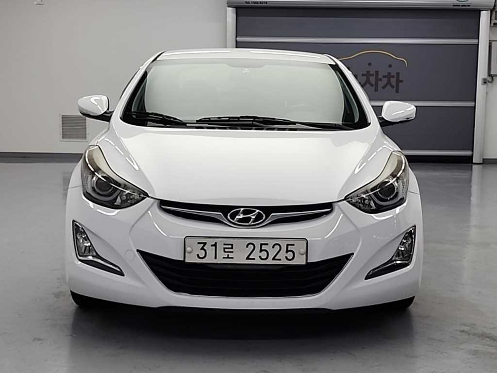 HYUNDAI Avante - Vista 2