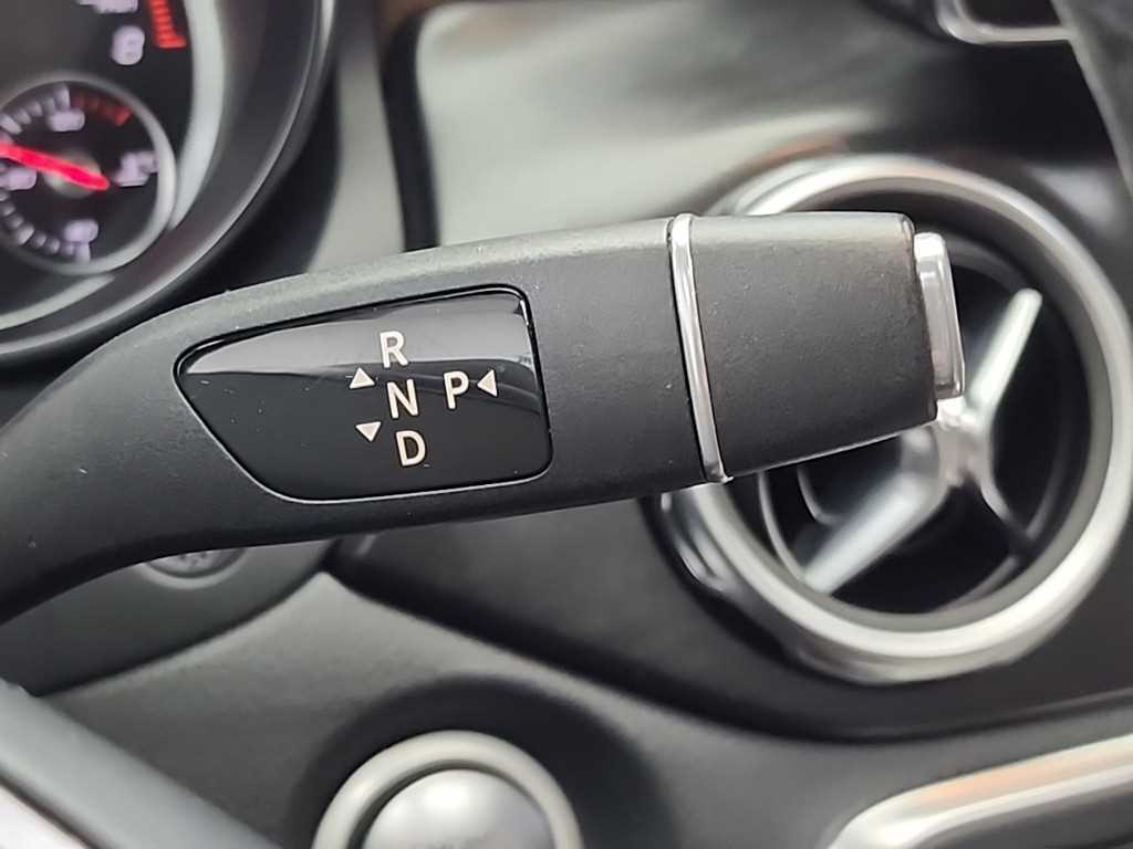 Mercedes Benz GLA Class - Vista 8
