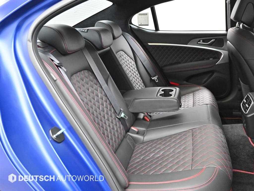Genesis G70 - Vista 12