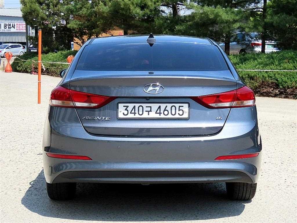 HYUNDAI Avante - Vista 4