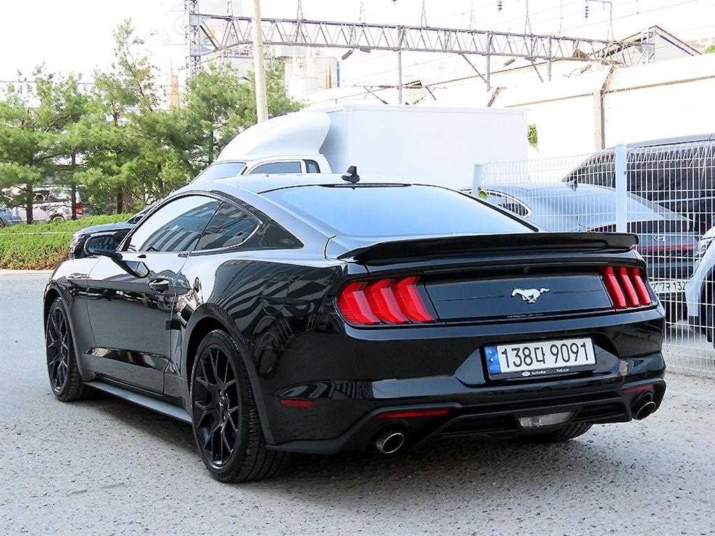 Ford Mustang - Vista 3