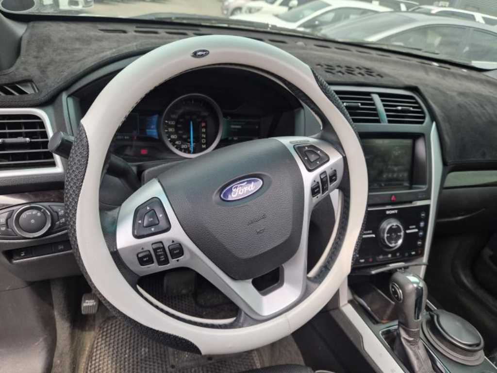 Ford Explorer - Vista 12