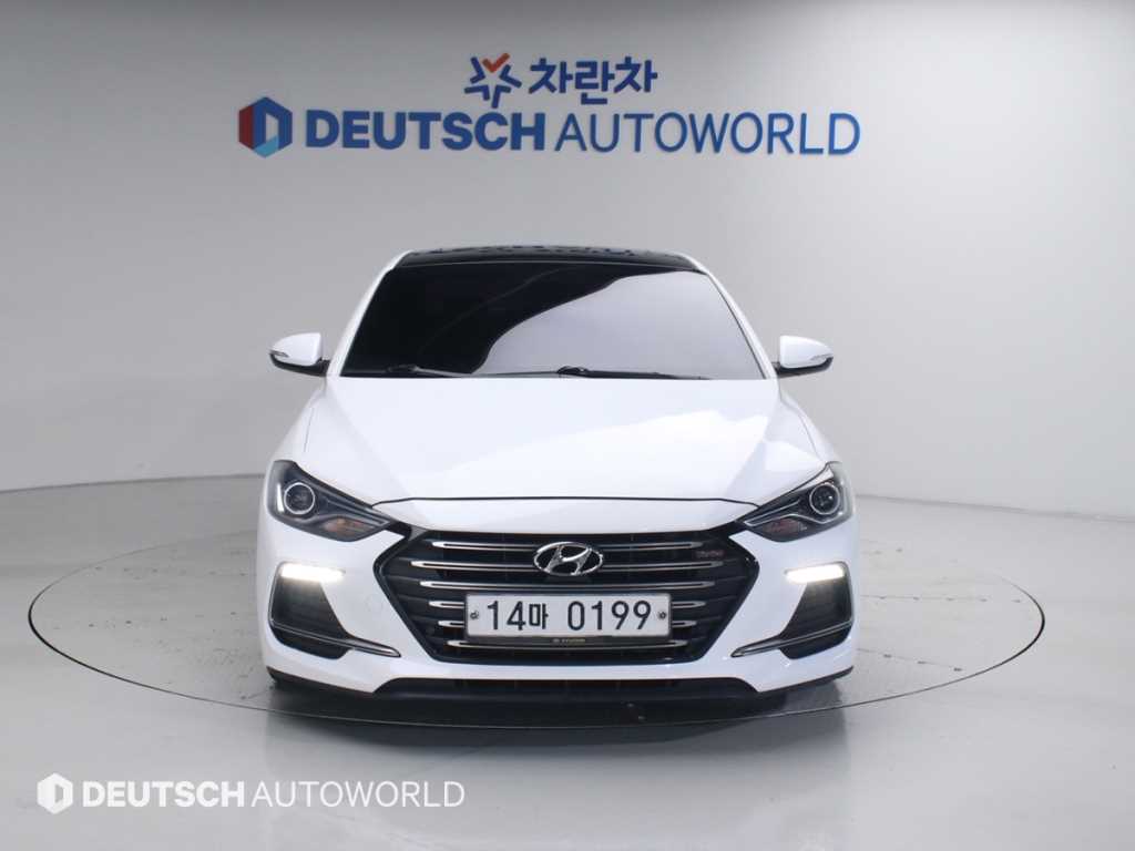 HYUNDAI Avante - Vista 3