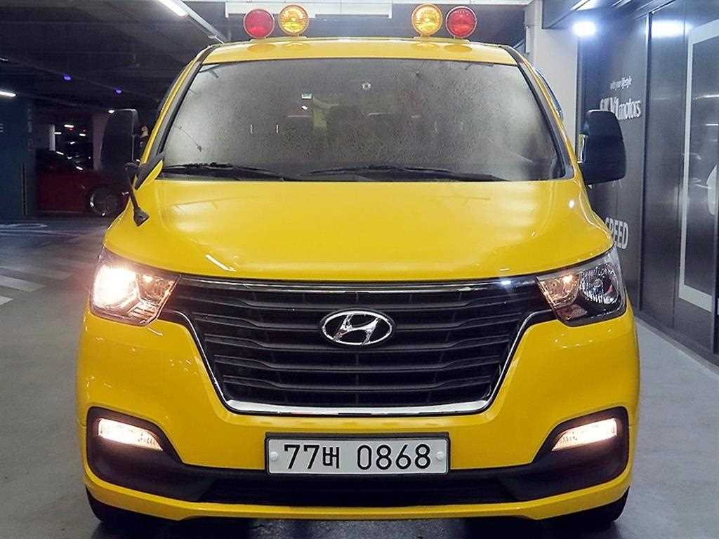 HYUNDAI Starex - Vista 2