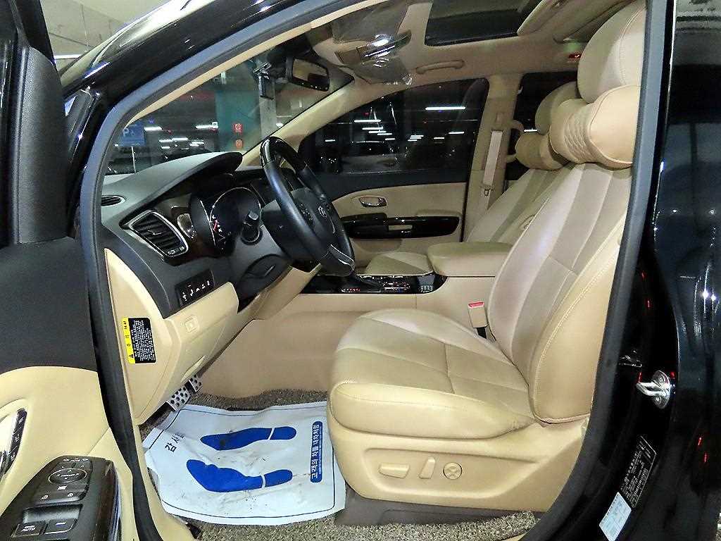 KIA Carnival - Vista 6
