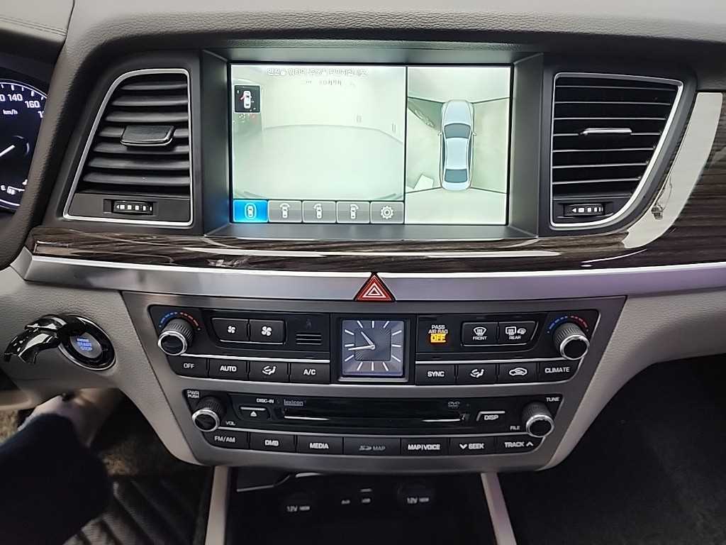 HYUNDAI Genesis - Vista 10