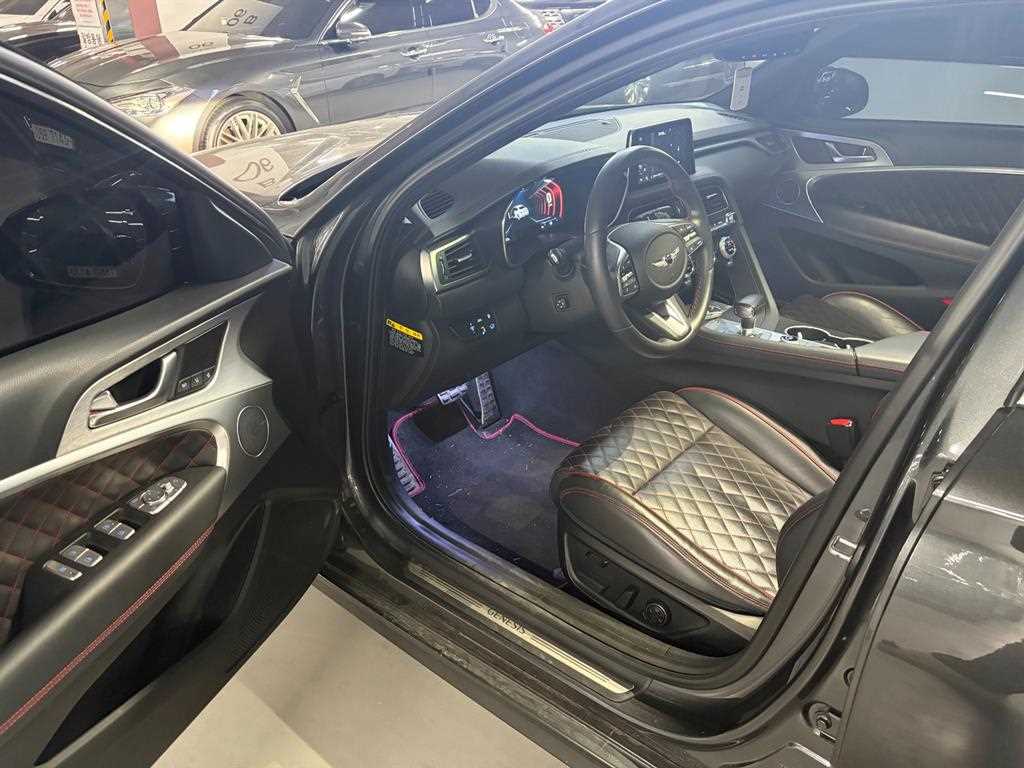 Genesis G70 - Vista 5