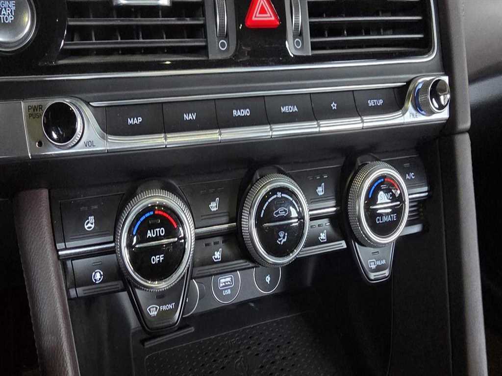 Genesis G70 - Vista 9
