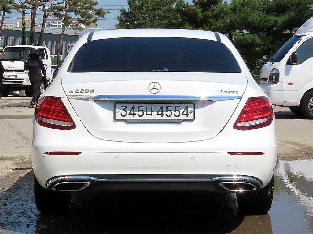Mercedes Benz E class - Vista 4
