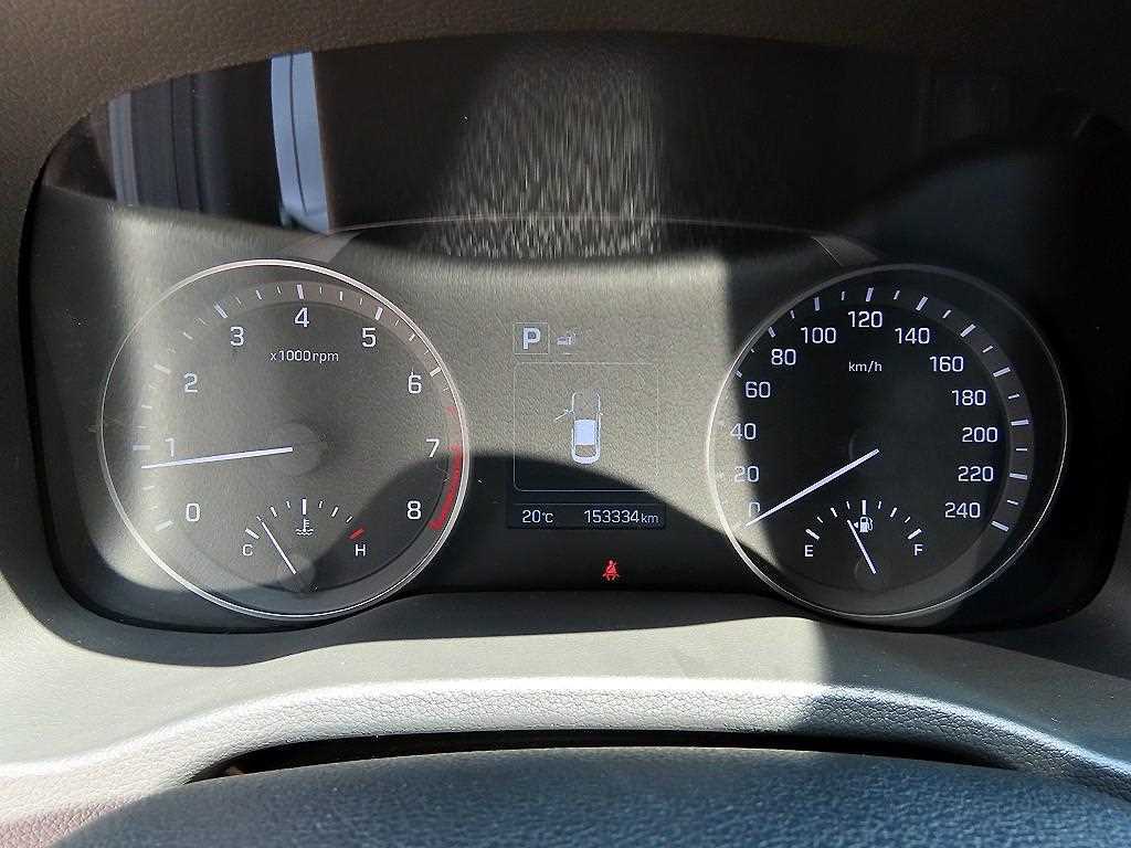 HYUNDAI Avante - Vista 9