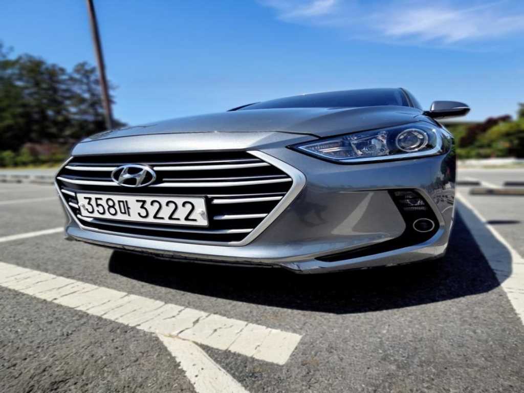 HYUNDAI Avante - Vista 4
