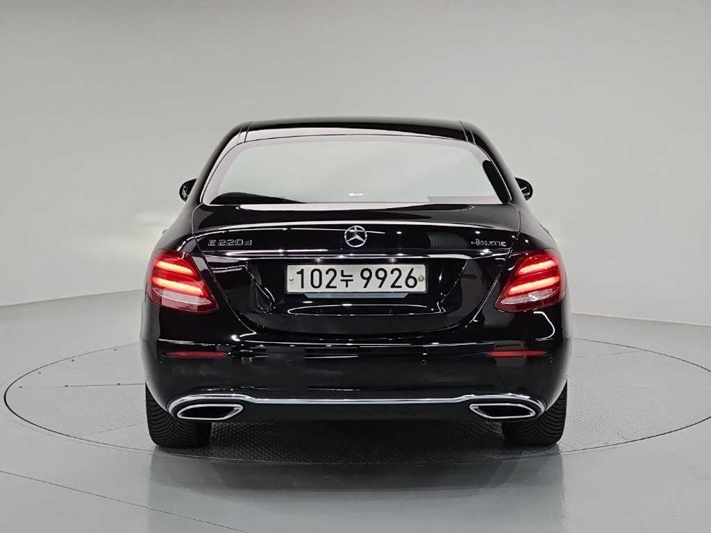 Mercedes Benz E class - Vista 3
