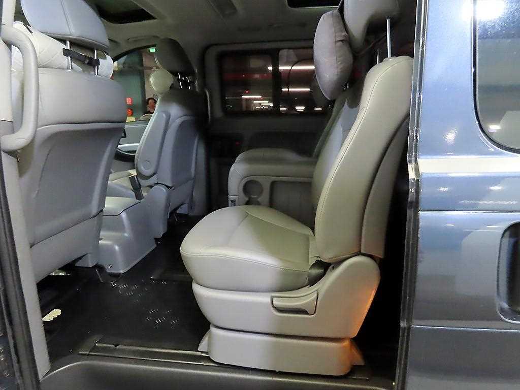 HYUNDAI Starex - Vista 7