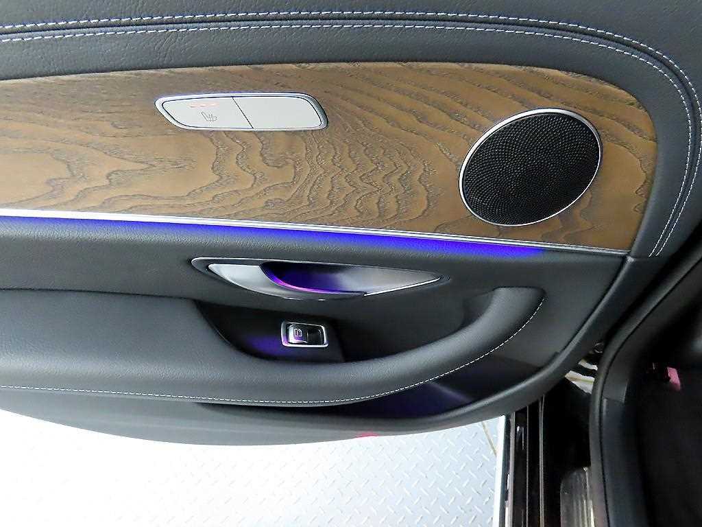 Mercedes Benz E class - Vista 12