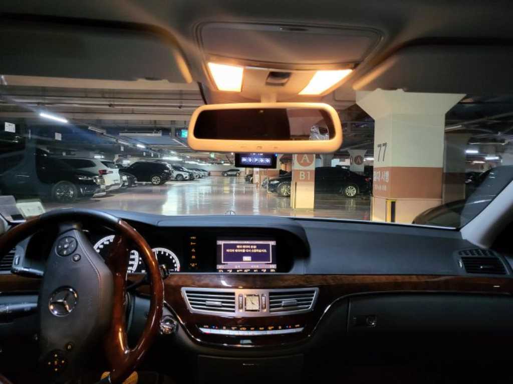 Mercedes Benz S Class - Vista 12