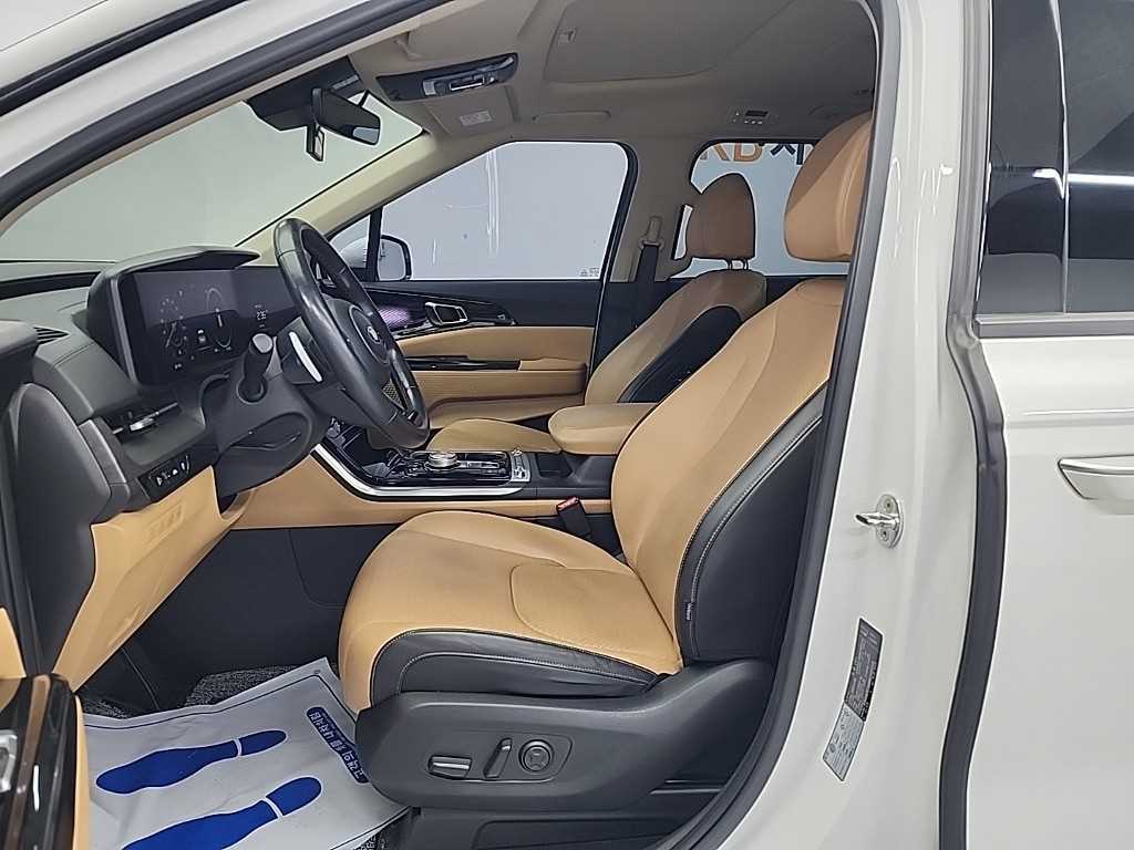 KIA Carnival - Vista 11
