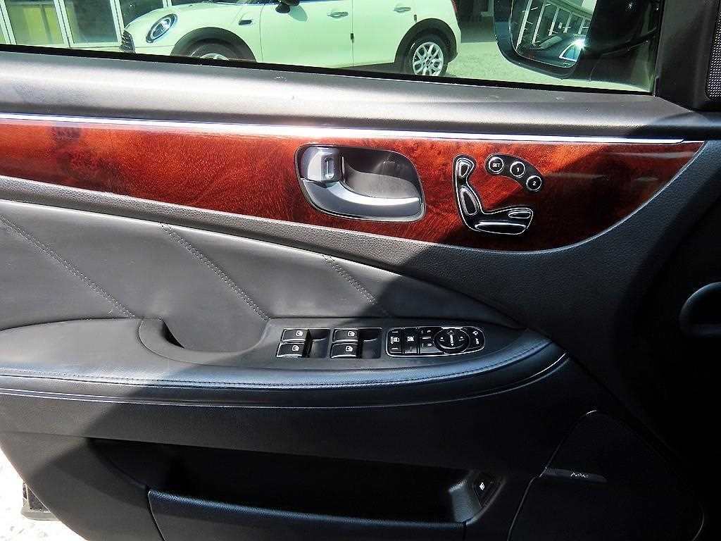 HYUNDAI Equus - Vista 12