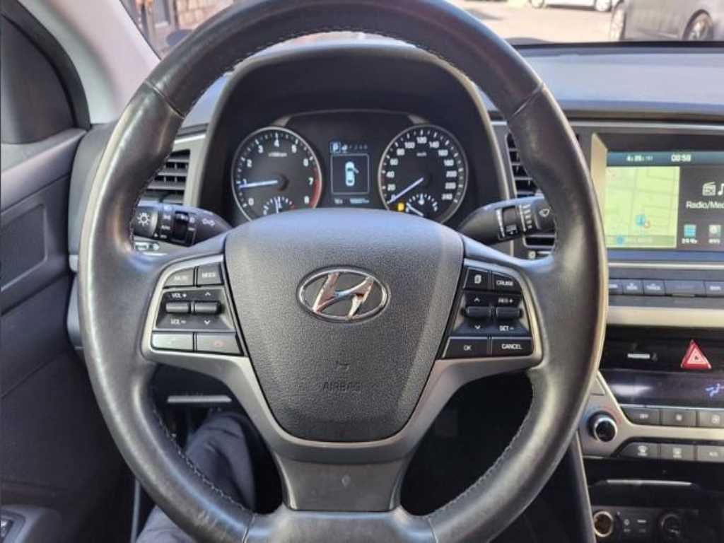 HYUNDAI Avante - Vista 7