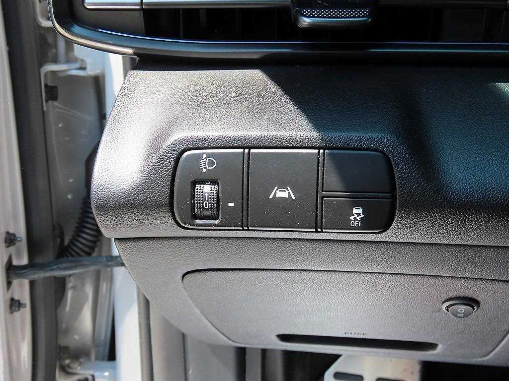 HYUNDAI Avante - Vista 12