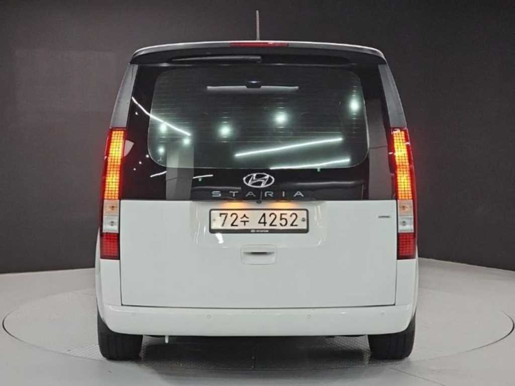 HYUNDAI Staria - Vista 4