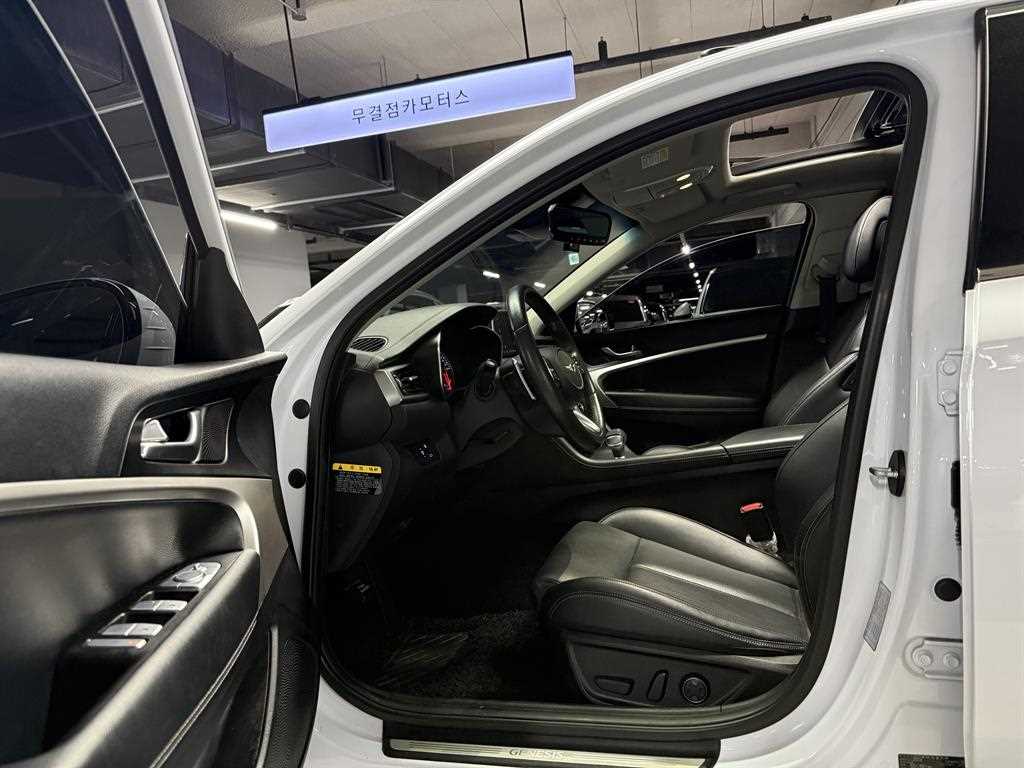 Genesis G70 - Vista 8