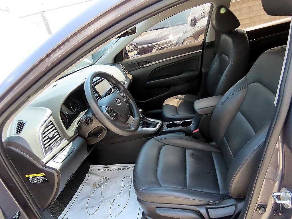 HYUNDAI Avante - Vista 5