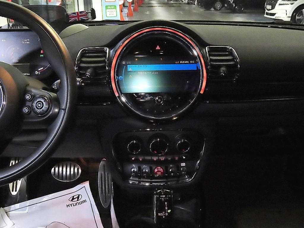 Mini Clubman - Vista 11