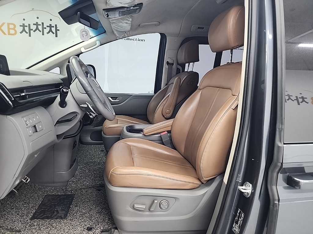HYUNDAI Staria - Vista 11